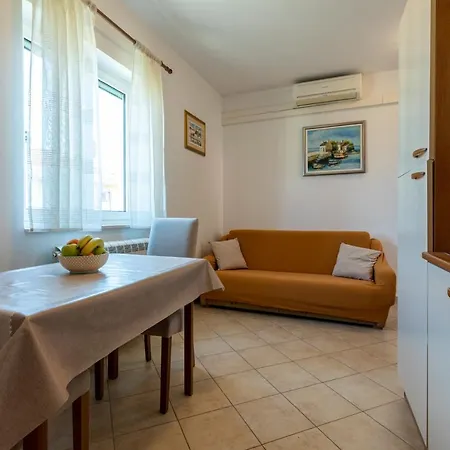 Apartment Cozy 1-bedroom Near The Center Of *