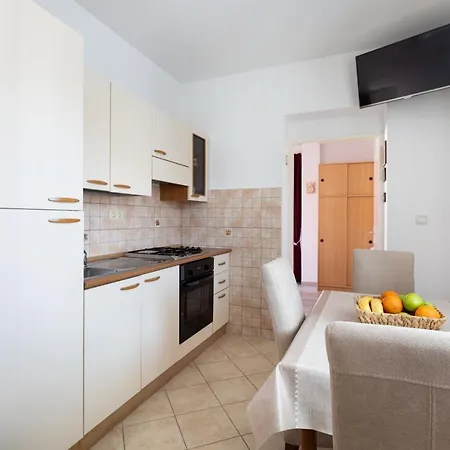 Cozy 1-bedroom Near The Center Of Trogir