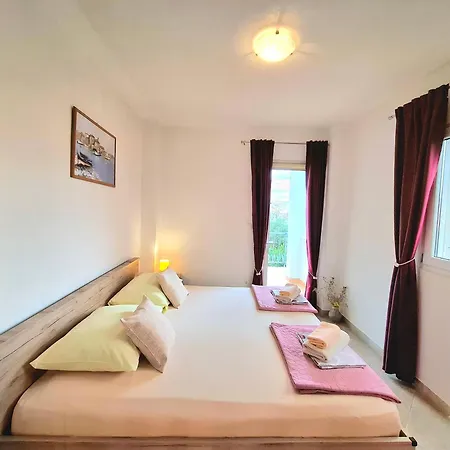 Cozy 1-bedroom Near The Center Of * Trogir